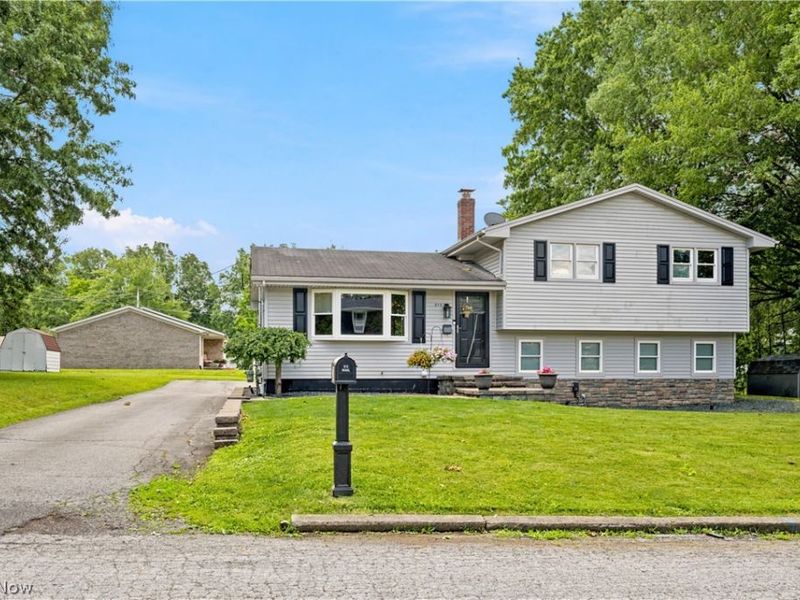273 Blueberry Drive, Columbiana, OH 44408 Photo 2