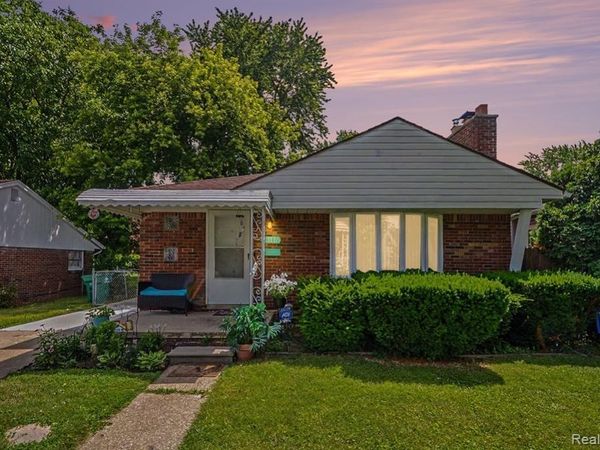 23116 Beechwood Avenue, Eastpointe, MI 48021