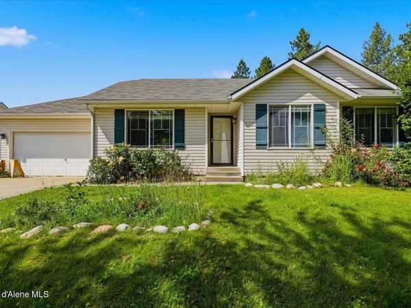 7443 W Macaw LN, Rathdrum, ID 83858