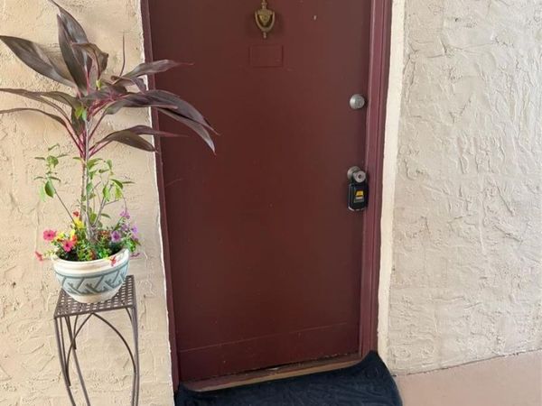 3850 N LAKE DRIVE, Unit 140, TAMPA, FL 33614
