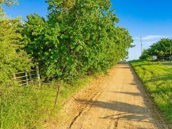 1093 N 4260 Road, Hugo, OK 74743