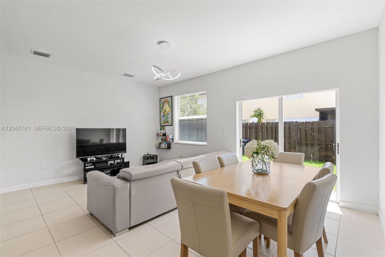 9133 SW 227th St , Unit 8, Cutler Bay, FL 33190 Photo