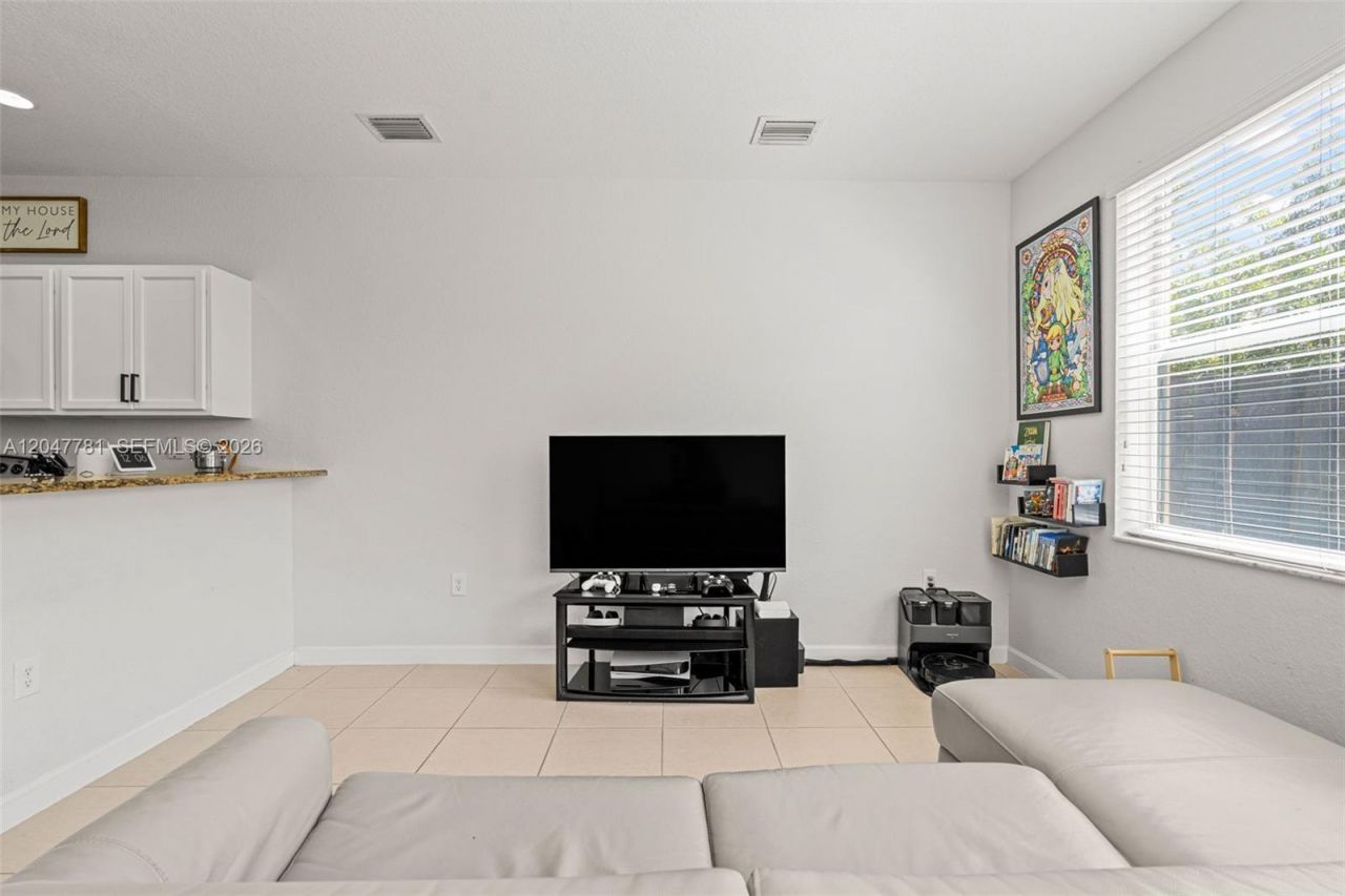 9133 SW 227th St , Unit 8, Cutler Bay, FL 33190 Photo