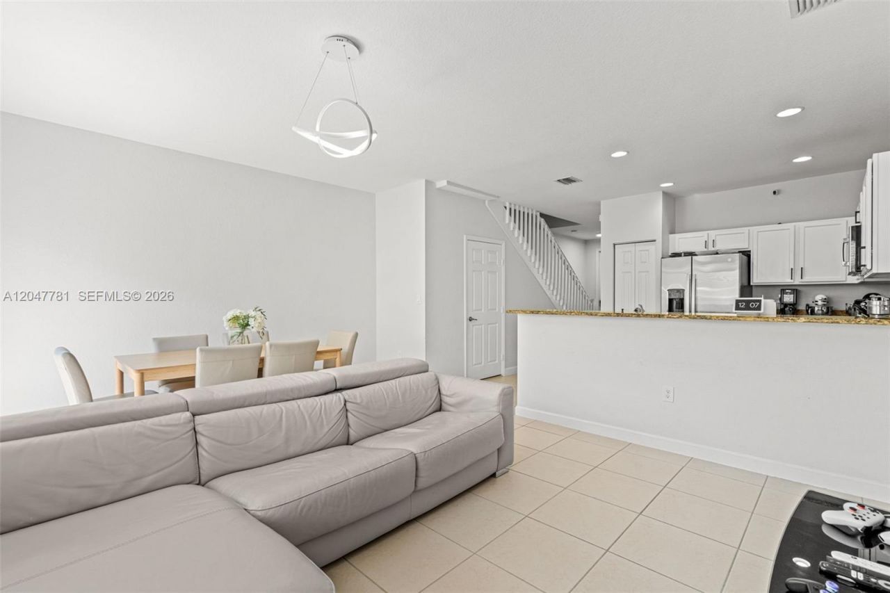 9133 SW 227th St , Unit 8, Cutler Bay, FL 33190 Photo