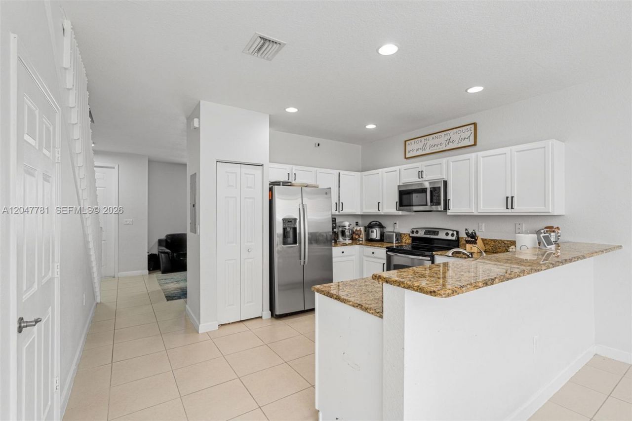 9133 SW 227th St , Unit 8, Cutler Bay, FL 33190 Photo
