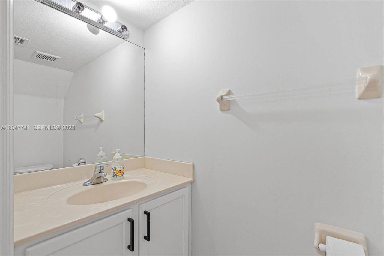 9133 SW 227th St , Unit 8, Cutler Bay, FL 33190 Photo
