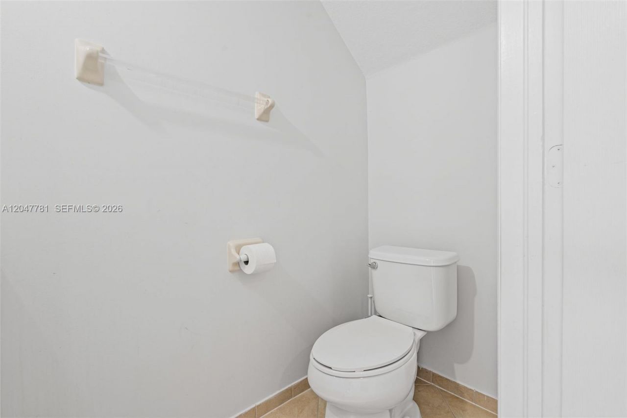 9133 SW 227th St , Unit 8, Cutler Bay, FL 33190 Photo
