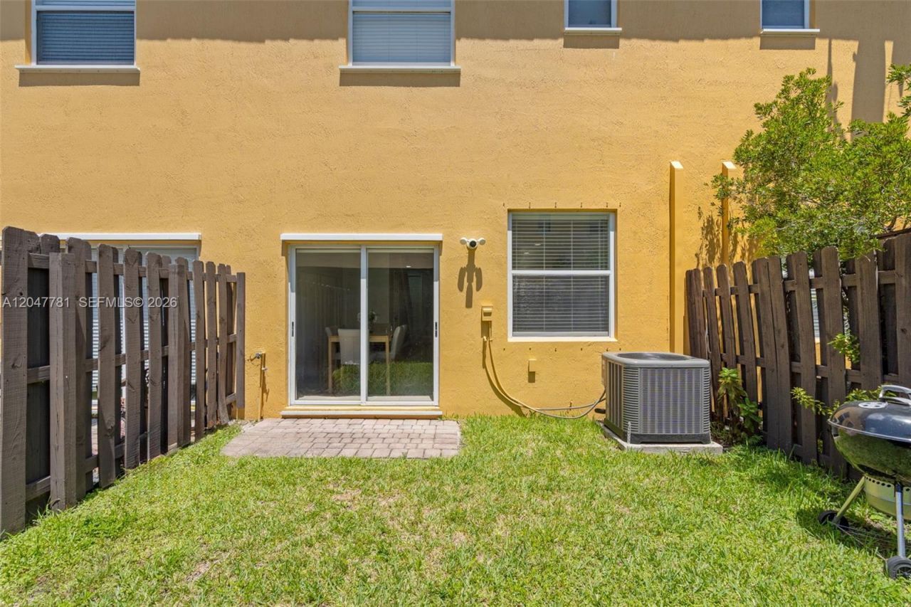 9133 SW 227th St , Unit 8, Cutler Bay, FL 33190 Photo