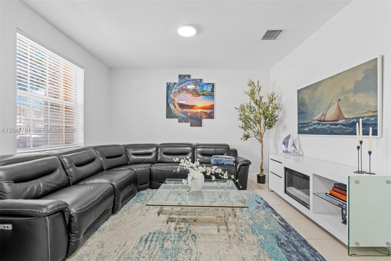 9133 SW 227th St , Unit 8, Cutler Bay, FL 33190 Photo