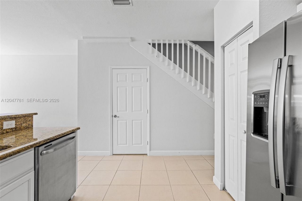 9133 SW 227th St , Unit 8, Cutler Bay, FL 33190 Photo