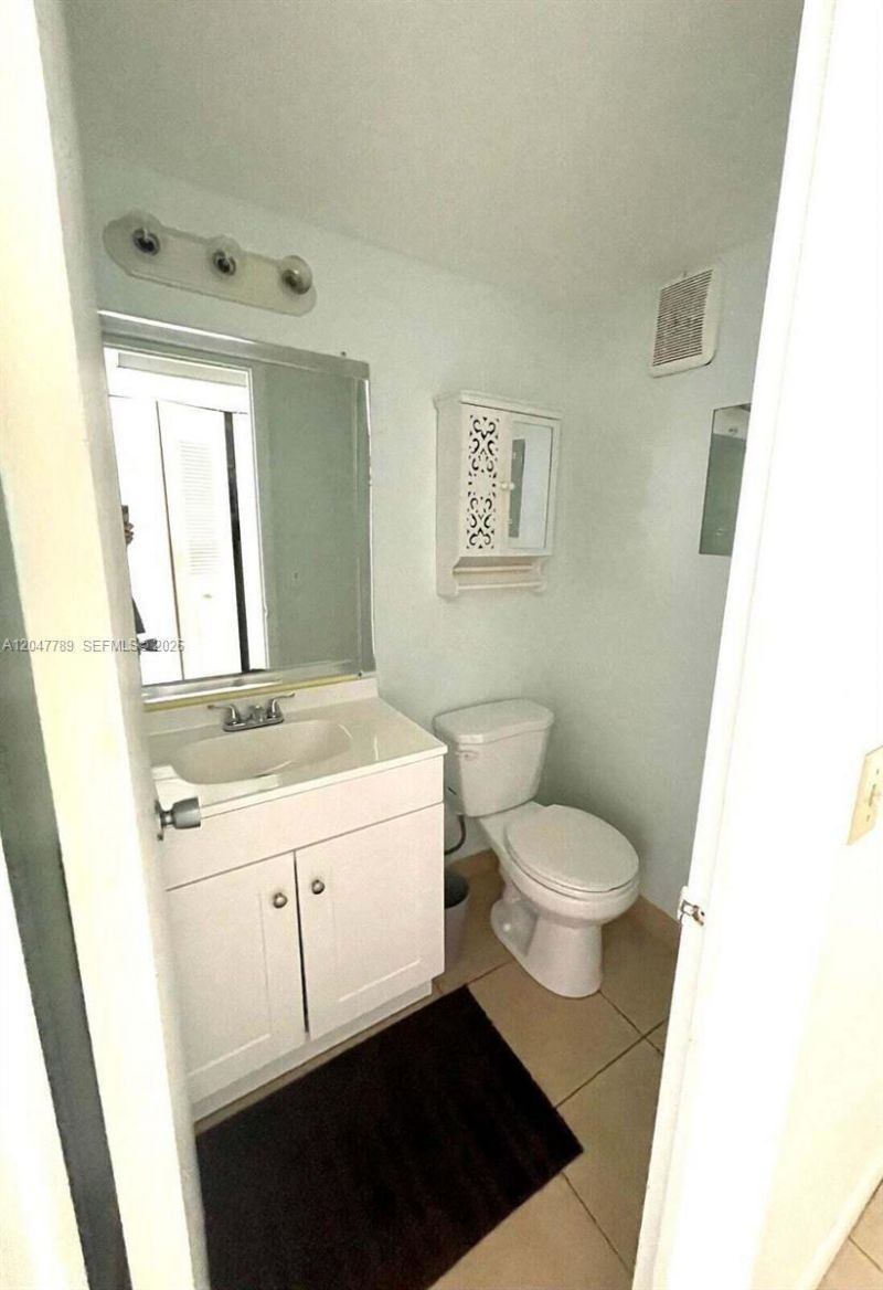 31 Windsor B, Unit 31, West Palm Beach, FL 33417 Photo