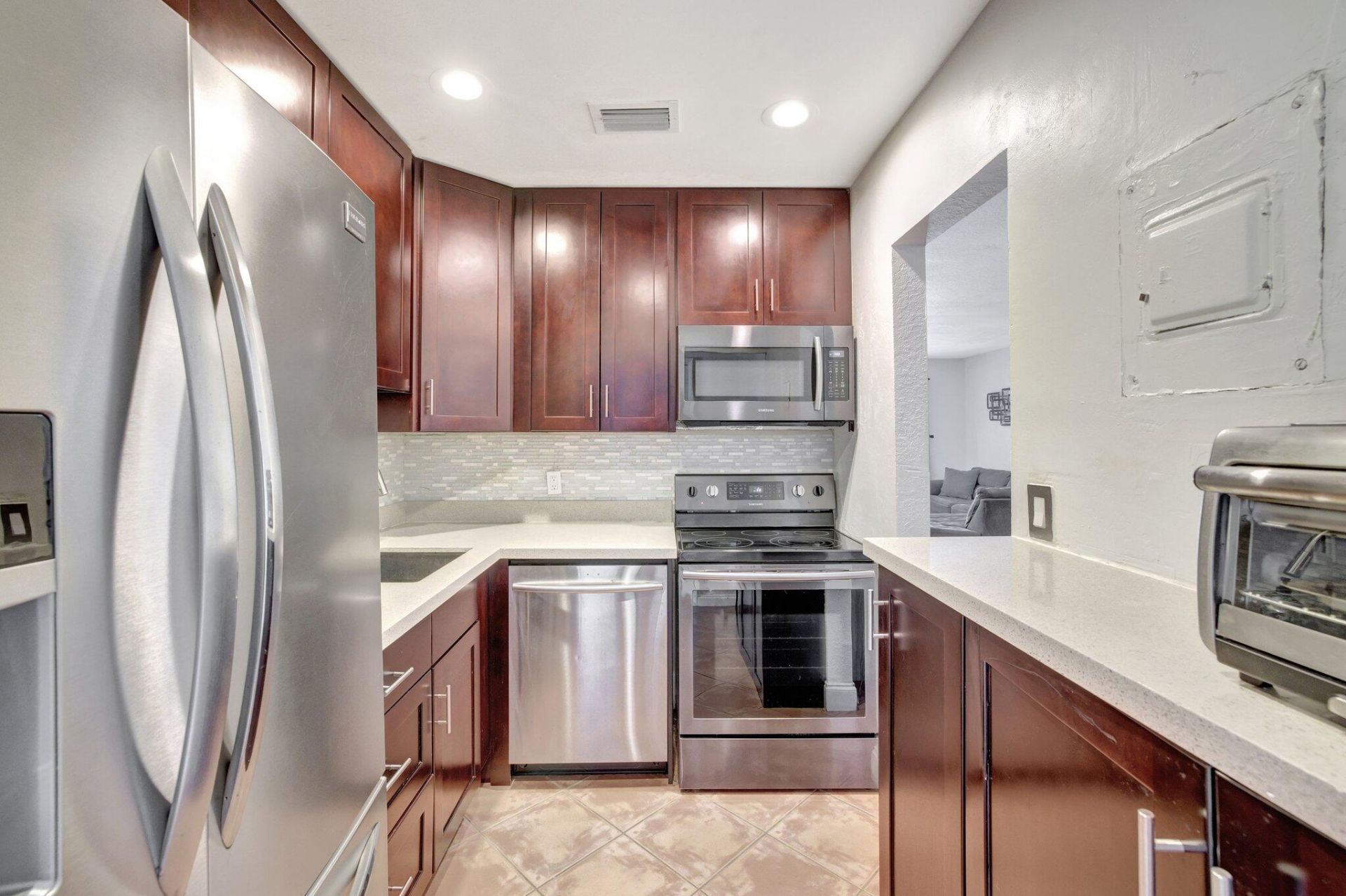 2400 NE 33rd Avenue, Unit 211, Fort Lauderdale, FL 33305 Photo