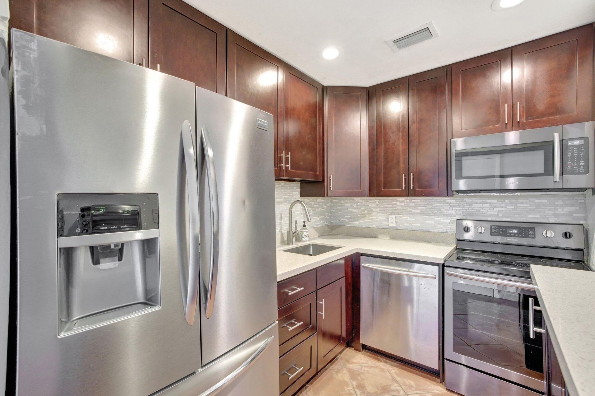 2400 NE 33rd Avenue, Unit 211, Fort Lauderdale, FL 33305 Photo