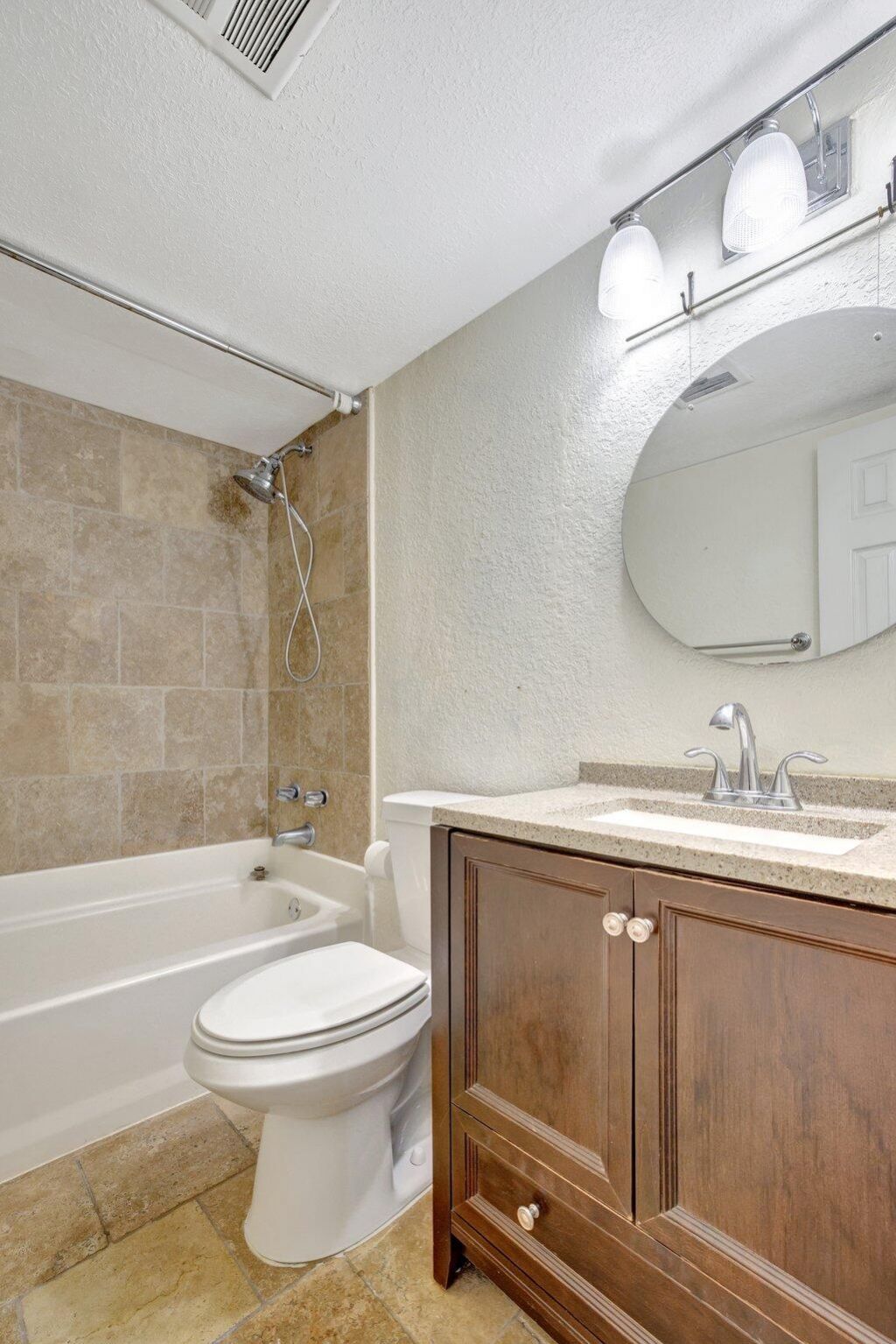 2400 NE 33rd Avenue, Unit 211, Fort Lauderdale, FL 33305 Photo