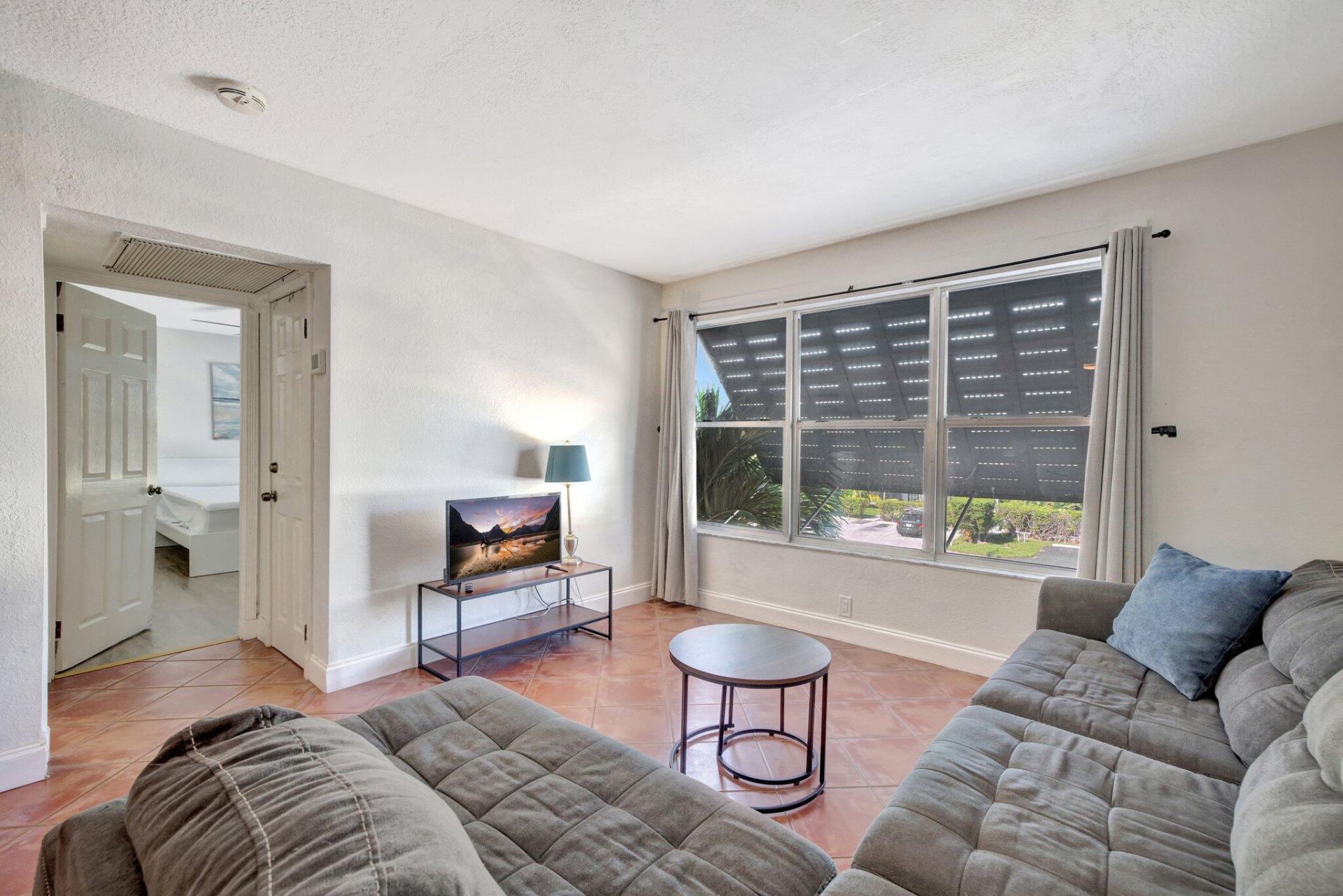 2400 NE 33rd Avenue, Unit 211, Fort Lauderdale, FL 33305 Photo