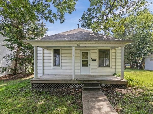 307 E Miami Street, Paola, KS 66071