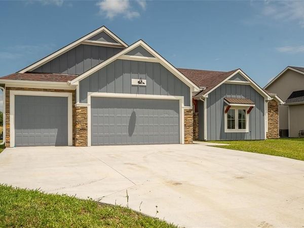 1018 Bluestem Circle, Baldwin City, KS 66006