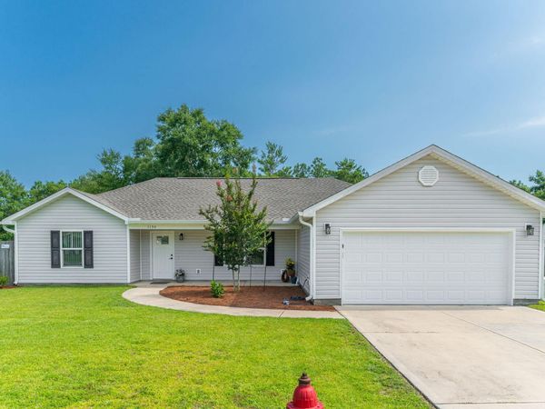 1154 Oakwood Lakes Boulevard, DeFuniak Springs, FL 32433