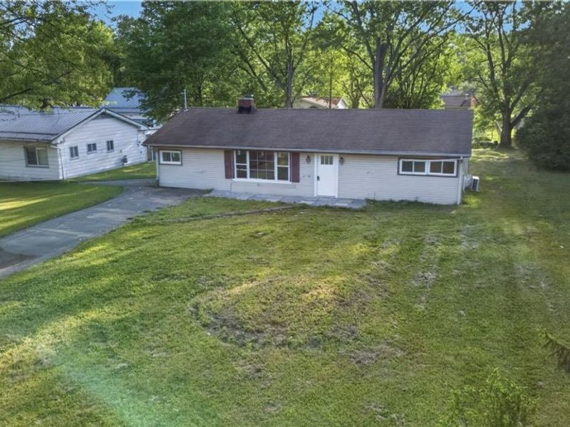 2476 Amberly Drive, Youngstown, OH 44511 Photo 3