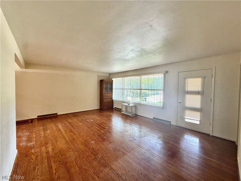 63 W Nineth St. Street, Newton Falls, OH 44444 Photo 4