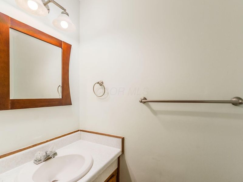 6205 Stornoway Drive S, Columbus, OH 43213 Photo 18