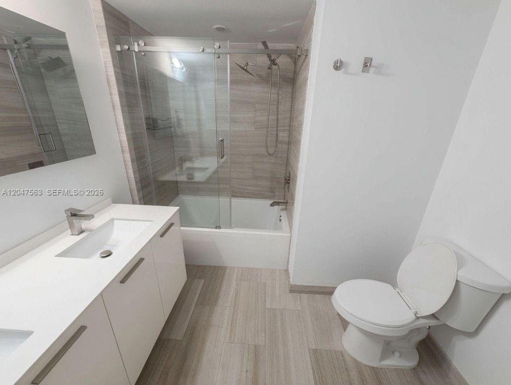 1300 Brickell Bay Dr , Unit 1110, Miami, FL 33131 Photo