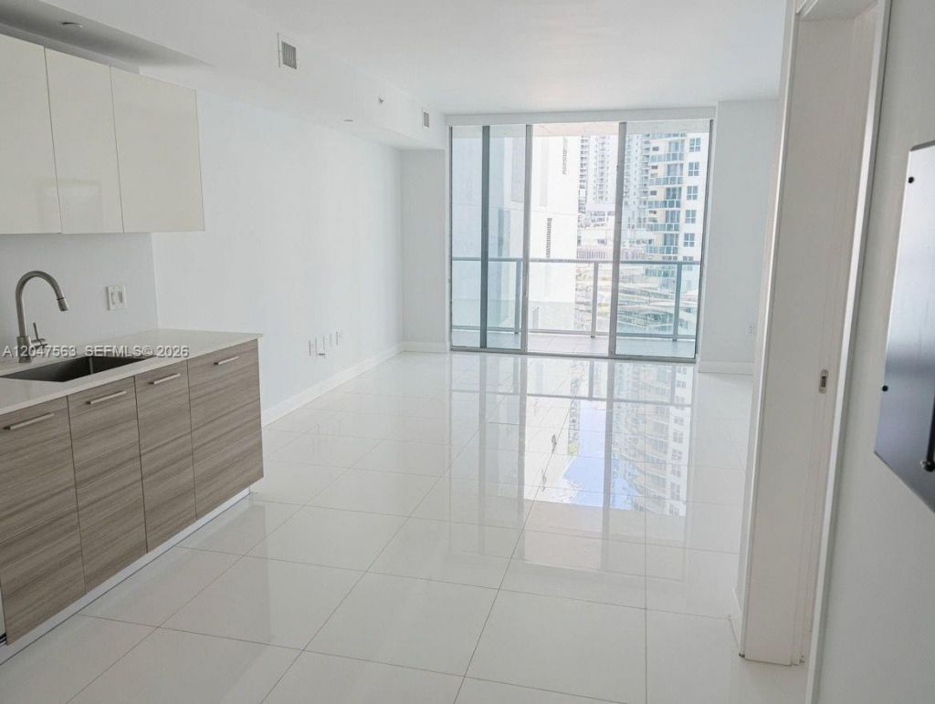 1300 Brickell Bay Dr , Unit 1110, Miami, FL 33131 Photo