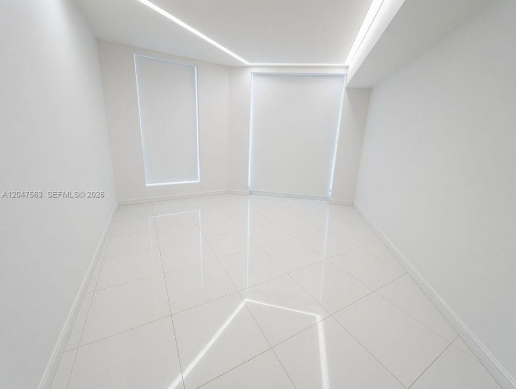 1300 Brickell Bay Dr , Unit 1110, Miami, FL 33131 Photo