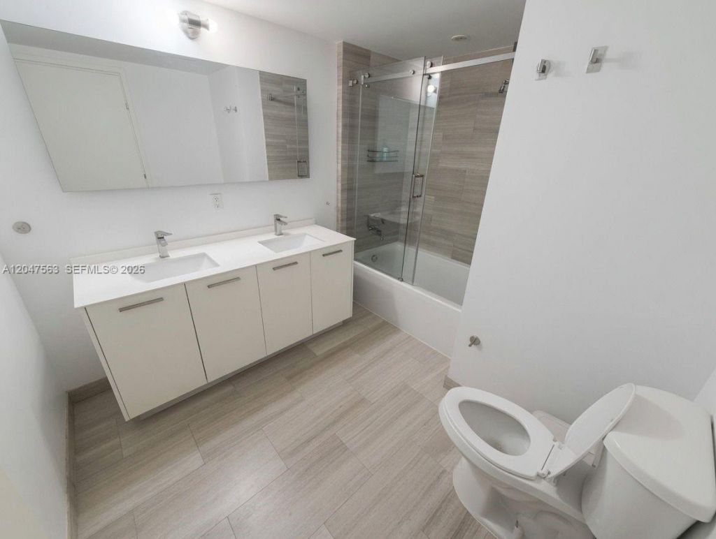 1300 Brickell Bay Dr , Unit 1110, Miami, FL 33131 Photo