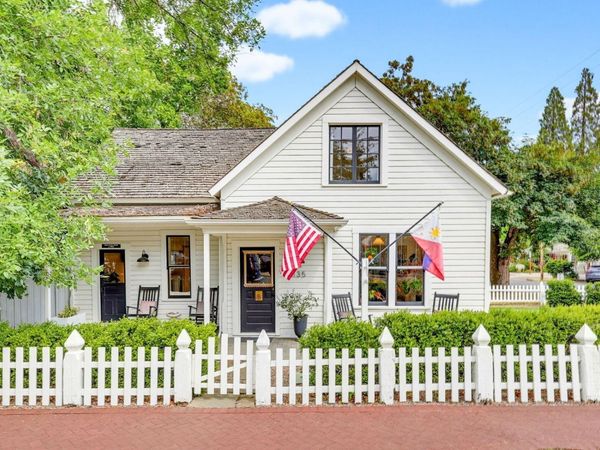 135 S 3rd Street, Jacksonville, OR 97530