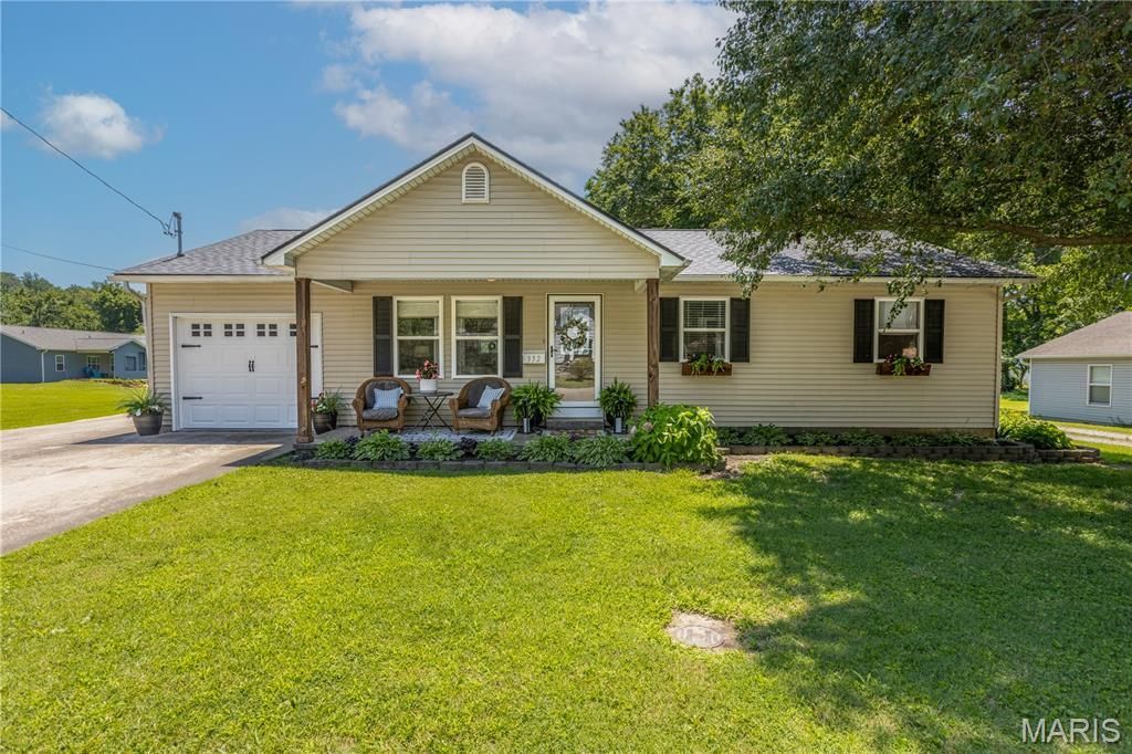 332 E Parker Avenue, Chaffee, MO 63740 Main Photo