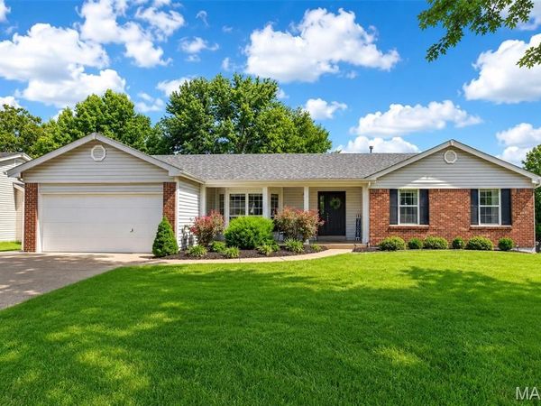 1018 Harvest Home Circle, St Charles, MO 63304