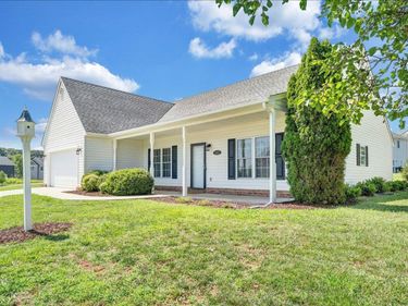1042 New Market, Forest, VA 24551