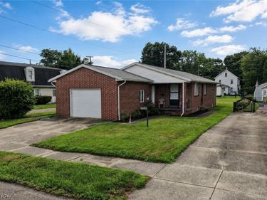 1022 Logan Avenue NW, New Philadelphia, OH 44663