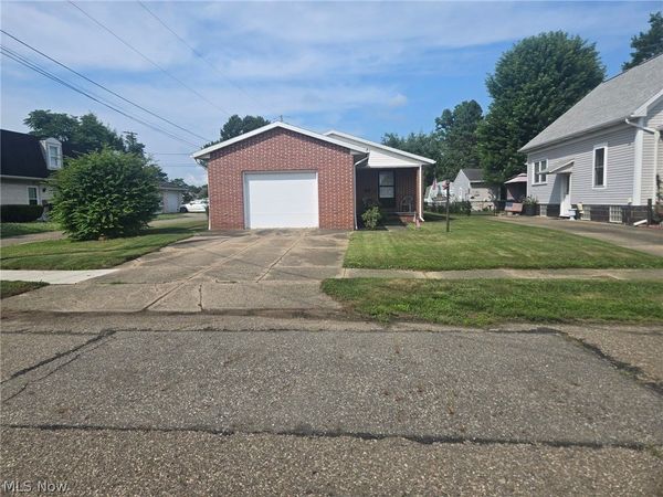 1022 Logan Avenue NW, New Philadelphia, OH 44663