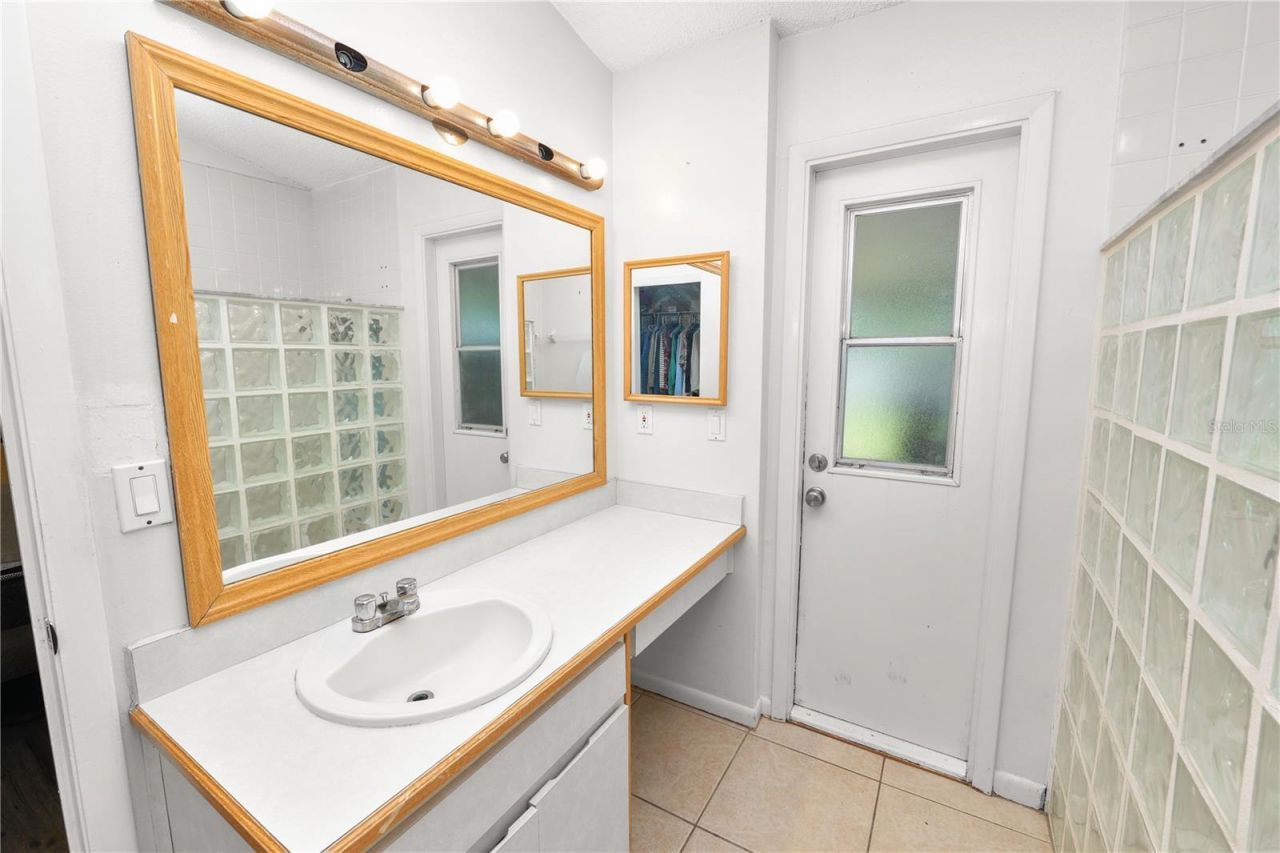 2009 Helm Lane , Valrico, FL 33594 Photo