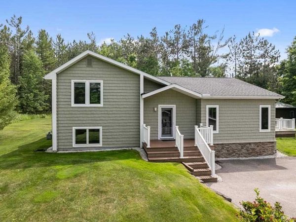 8715 Curtis Lane, Petoskey, MI 49770