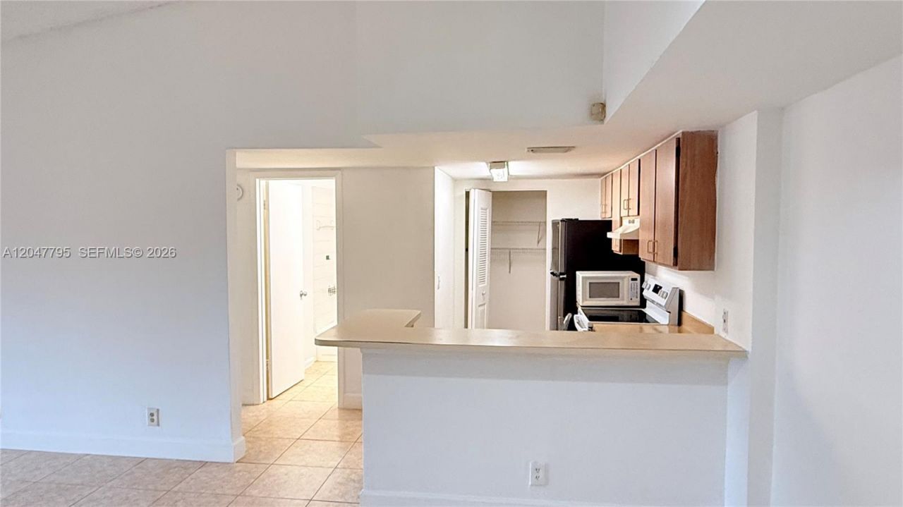 10709 Cleary Blvd , Unit 307, Plantation, FL 33324 Photo