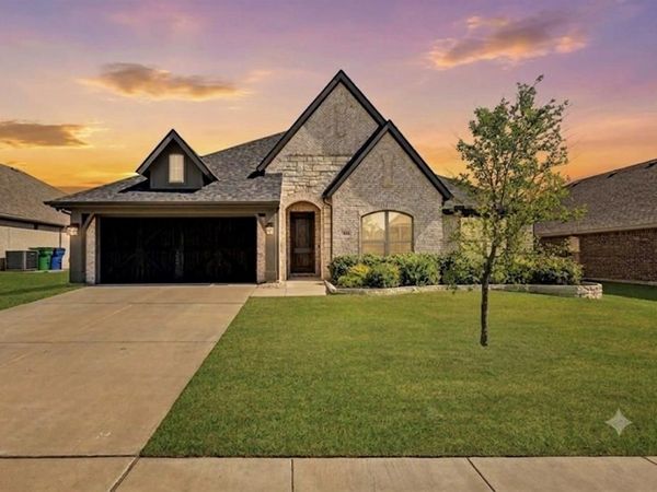541 Harvest Grove Drive, Waxahachie, TX 75165