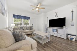 412 N Oak St. photo 4