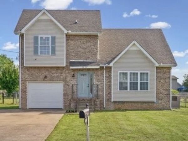 1037 Summerhaven Rd, Clarksville, TN 37042