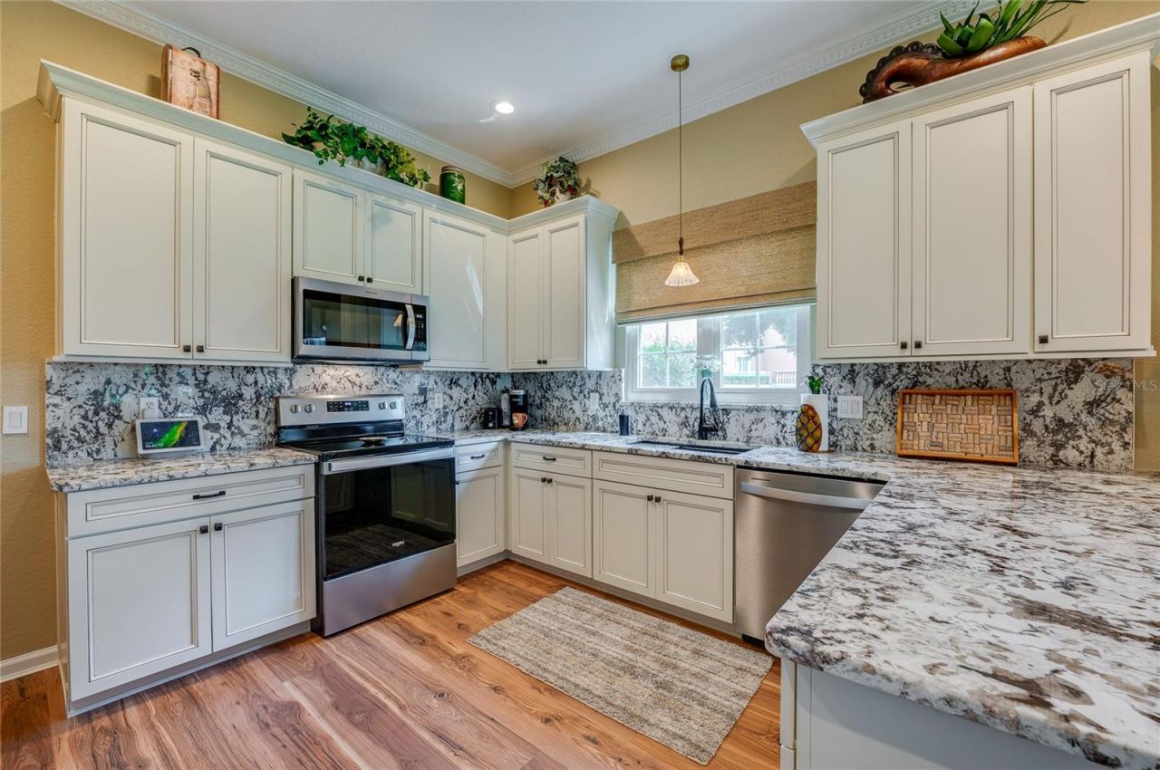 1259 Avenida De Las Casas, Lady Lake, FL 32159 Photo