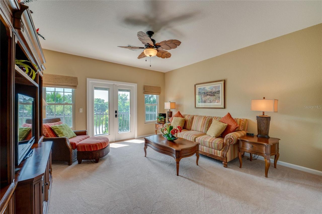 1259 Avenida De Las Casas, Lady Lake, FL 32159 Photo