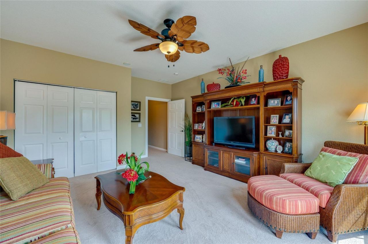 1259 Avenida De Las Casas, Lady Lake, FL 32159 Photo
