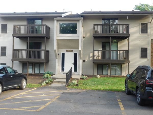30042 W 12 Mile Road, Unit 52, Farmington Hills, MI 48334
