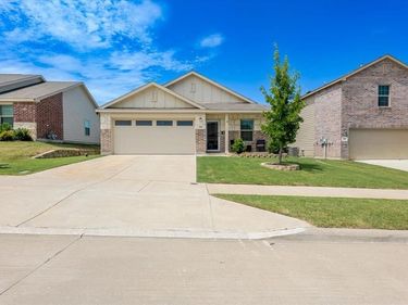 420 Red Rock Trail, Fort Worth, TX 76052
