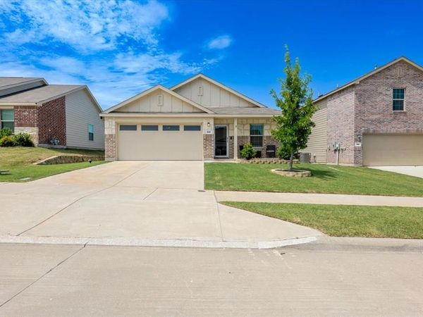 420 Red Rock Trail, Fort Worth, TX 76052