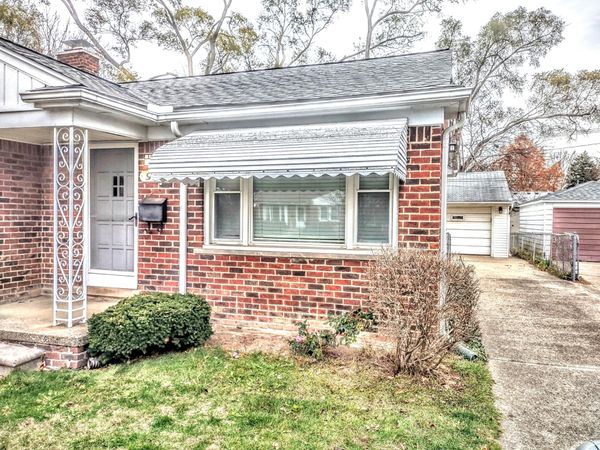 9924 Roseland Street, Livonia, MI 48150