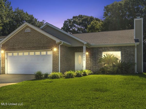 6706 S Rue Mornay , Biloxi, MS 39532