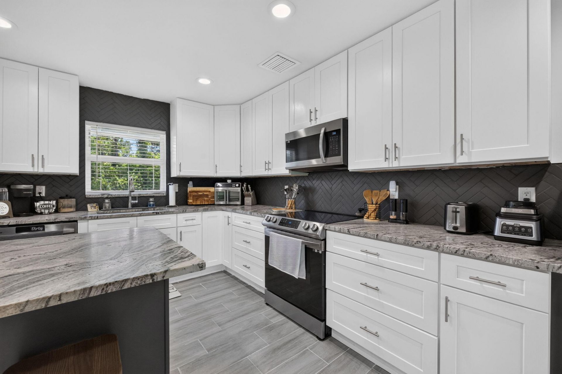 5912 Pinetree Drive, Fort Pierce, FL 34982 Photo